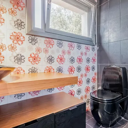 Holiday home 4 Bedroom Beautiful In Santa Cristina Daro